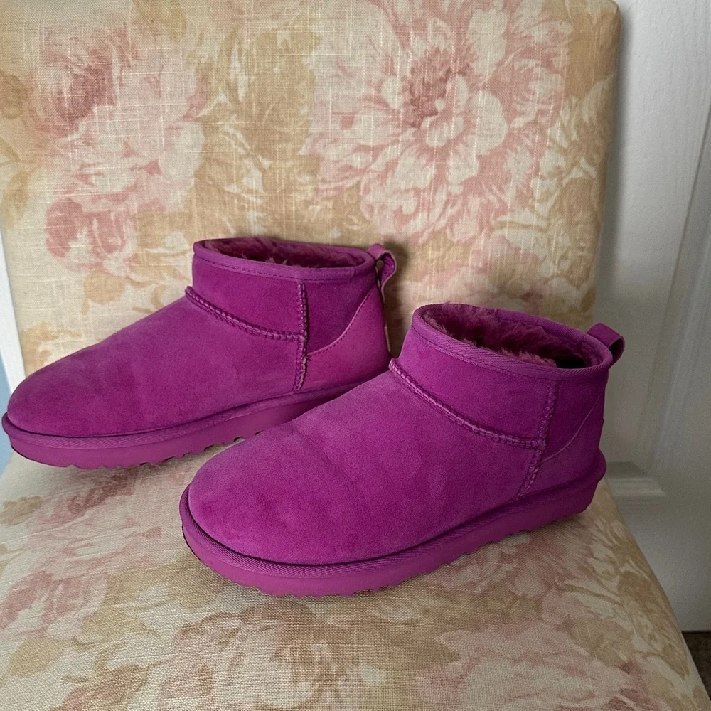 UGG Ultra Mini Classic Boot (Women) Size 8 - Picture 7 of 8